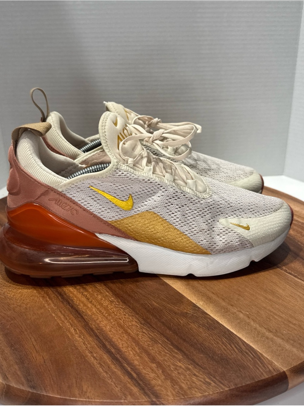 Nike Air Max 270 Light Cream Metallic Gold Blush AH6789-203 Women’s Size 9.5